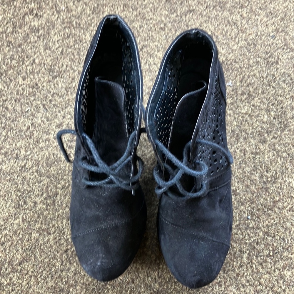 Shi By Journey Black Suede Wedge Ankle Boots